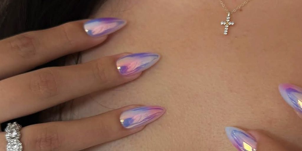 15 August Chrome Nail Designs With Aura Art, Animal Prints, and More