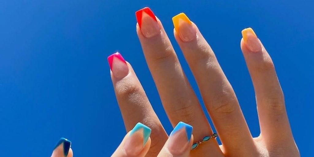 15 V-Tip Nail Designs That Put a Geometric Spin on the Standard French Manicure