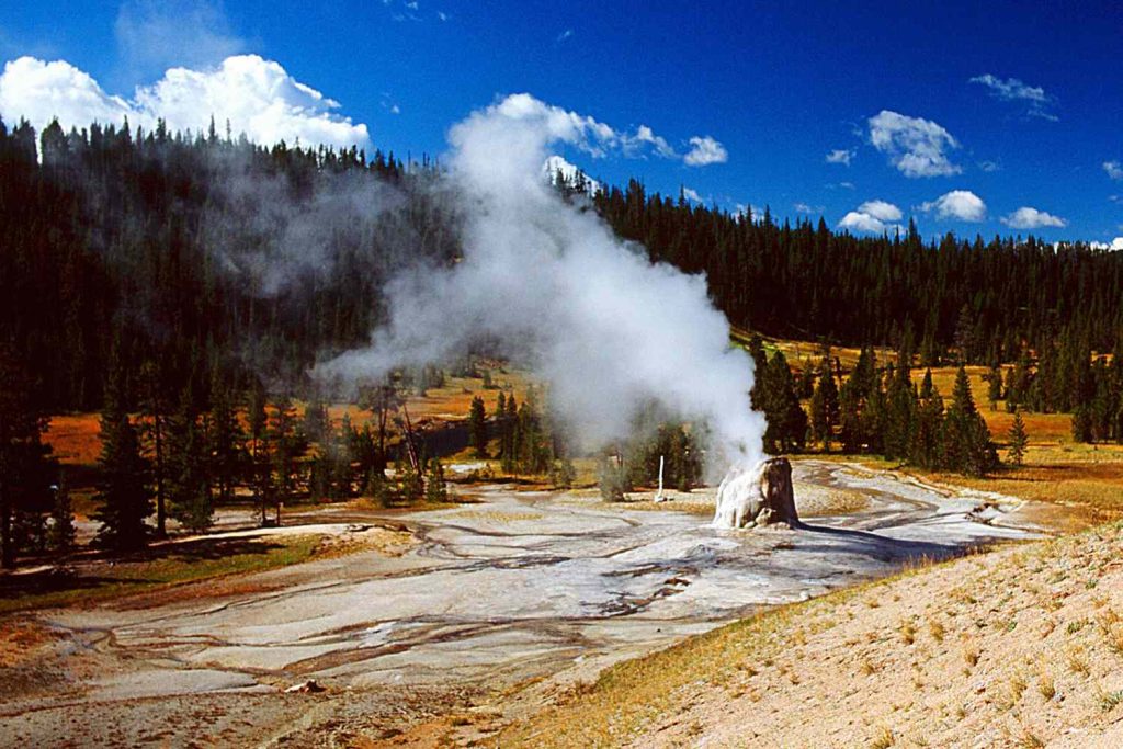 17-Year-Old Sustains Thermal Burns on Yellowstone Park Hike