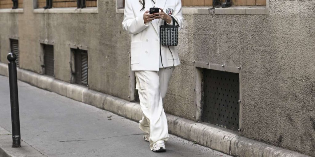 30 White Sneaker Outfits for Every Fashion Aesthetic