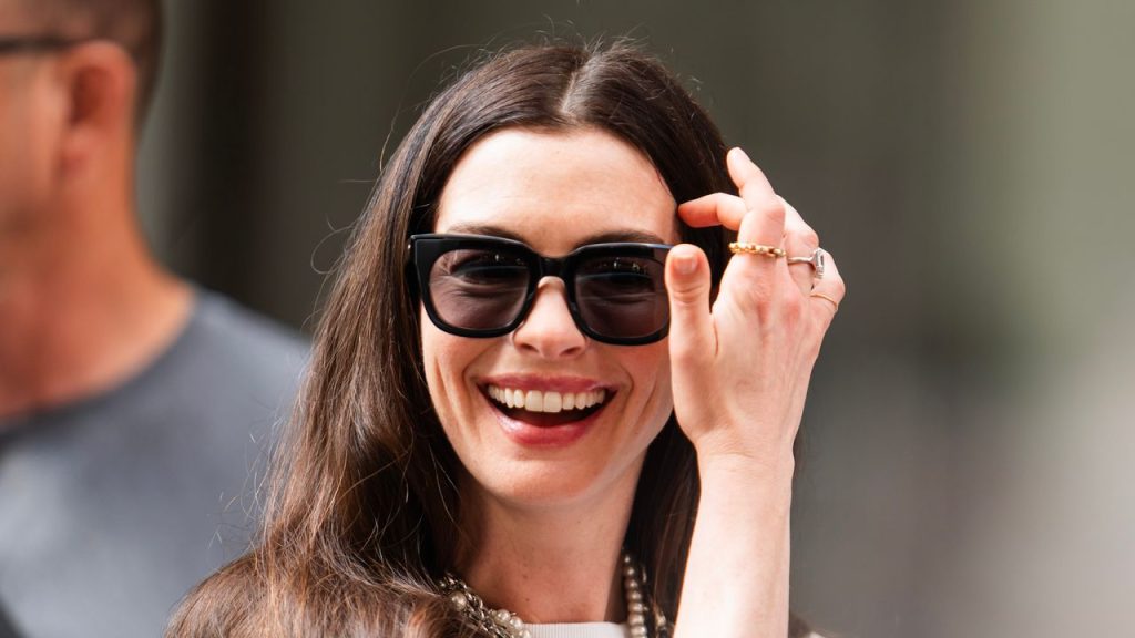 Anne Hathaway’s Coach Messenger Bag Is the Hardest-Working Cast Member of The Devil Wears Prada 2