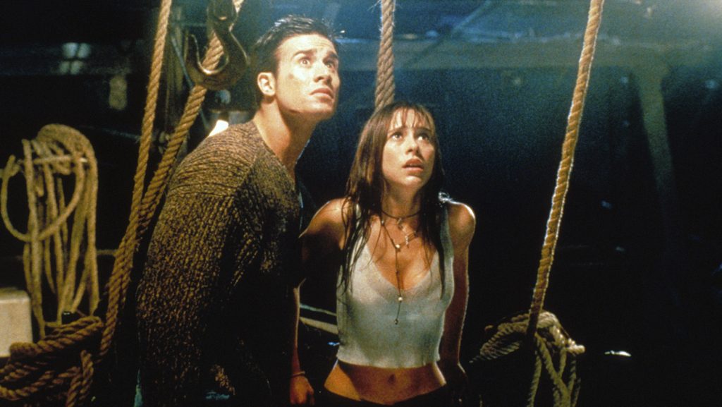 Freddie Prinze Jr. (left) and Jennifer Love Hewitt in 'I Know What You Did Last Summer' (1997).