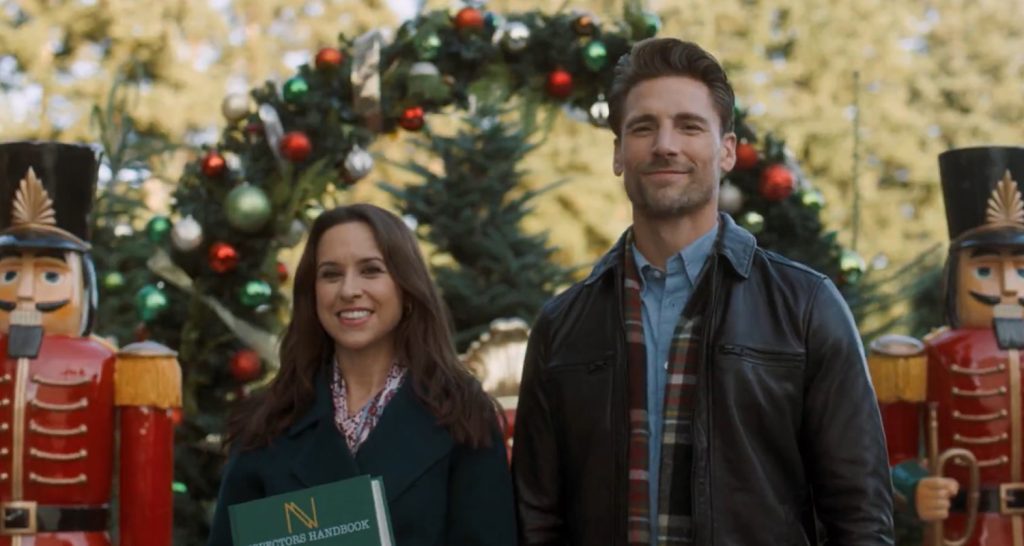 Hallmark Stars Lacey Chabert & Andrew Walker Reunite For Christmas Movie ‘She’s Making a List’ | Andrew Walker, Christmas, Hallmark Channel, Lacey Chabert, Movies | Just Jared: Celebrity News and Gossip