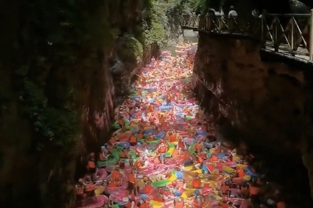 Hundreds of Rafters Create Multicolored Logjam as They’re Crammed into Gorge