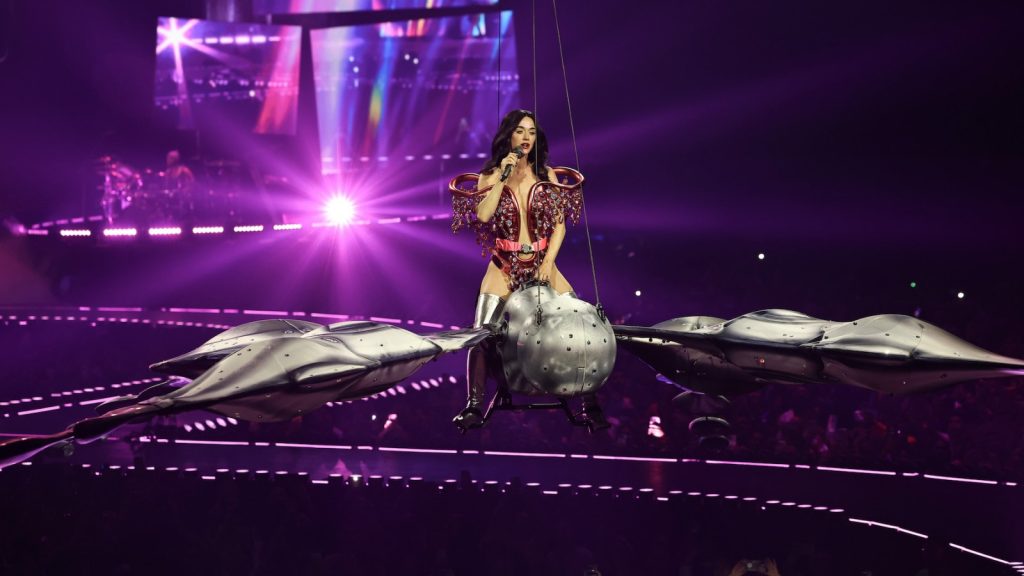 Katy Perry Endures Malfunction as Butterfly Prop Plunges During Show