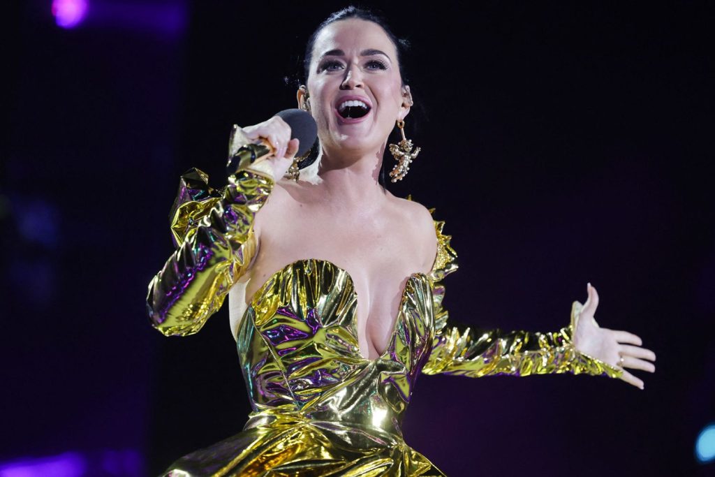 Katy Perry Tries to 'Hold My Composure' for 'Not Like the Movies' Performance