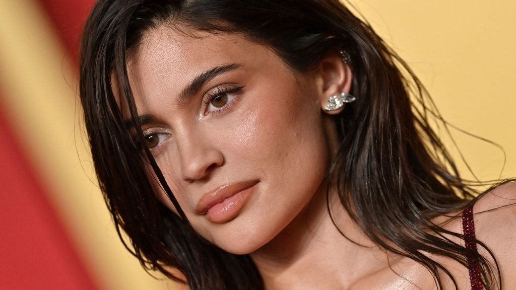 Kylie Jenner’s ‘Disco Polka-Dot Nails’ Are Summer’s Coolest Manicure