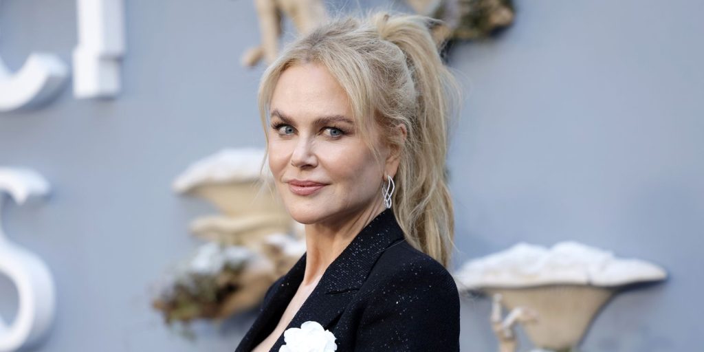 Nicole Kidman's Sheer Plunging Gown Has an Underwear-Baring Leg Slit