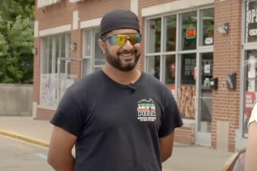 Pizza Delivery Driver Saves Elderly Customer in Home, Then Brings Stuff to Hospital