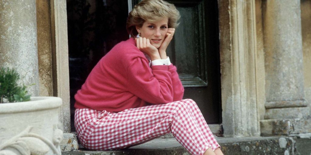 Princess Diana’s Brother Shares Never-Before-Seen Photo of His Sister