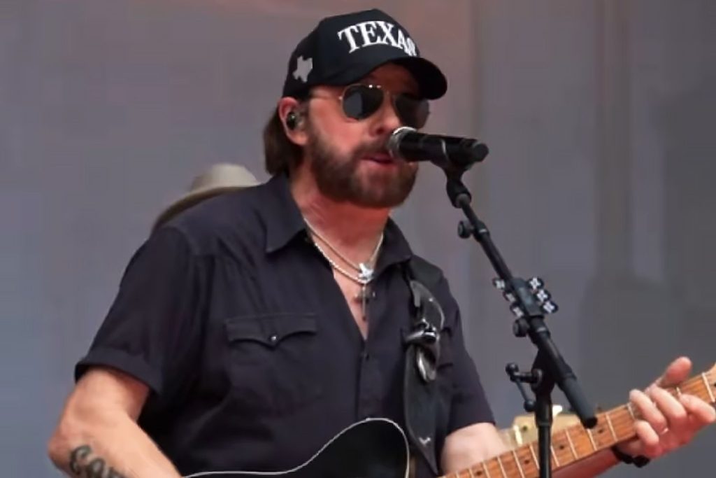 Ronnie Dunn Explains Using a Lyric Cheat Sheet to Sing with Morgan Wallen