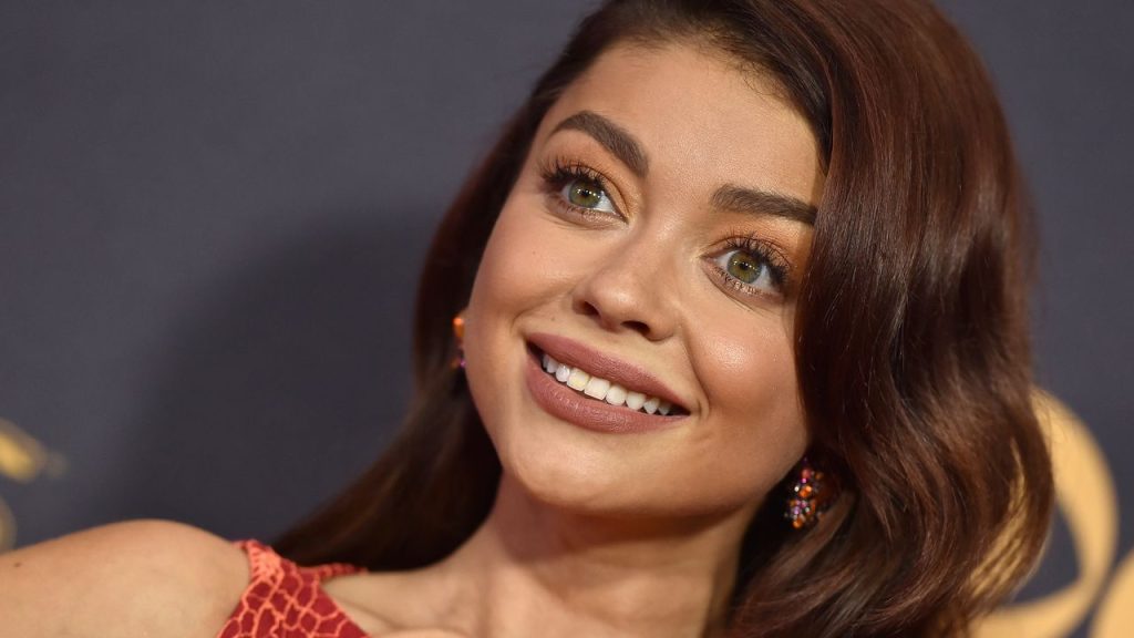 Sarah Hyland Makes the Case for ‘Jade Nails’ as Mani of the Summer