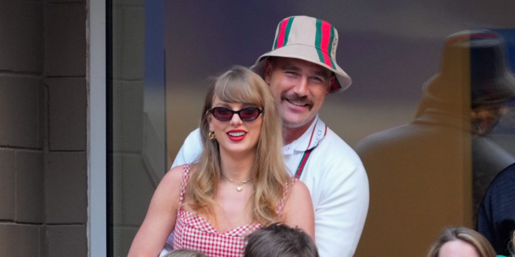 Travis Kelce's Phone Background Features Taylor Swift