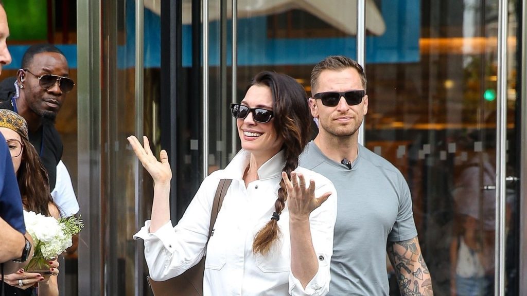 When She’s Not Andy Sachs, Anne Hathaway Opts for This One-And-Done Denim Staple