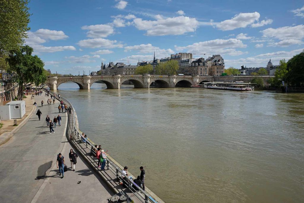 2 Suspects Arrested After 4 Bodies Found in Paris' River Seine