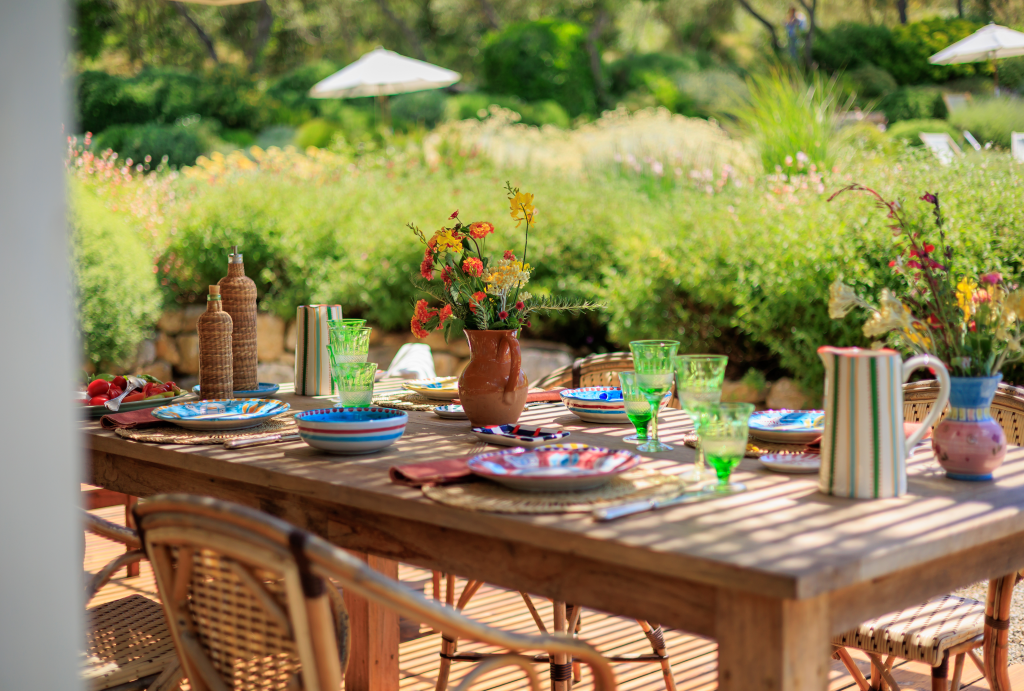 8 Summer Dinner Party Trends Experts Want You to Bring to Your Table