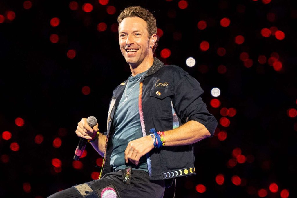 Chris Martin Helps Fans with Proposal During Coldplay Concert