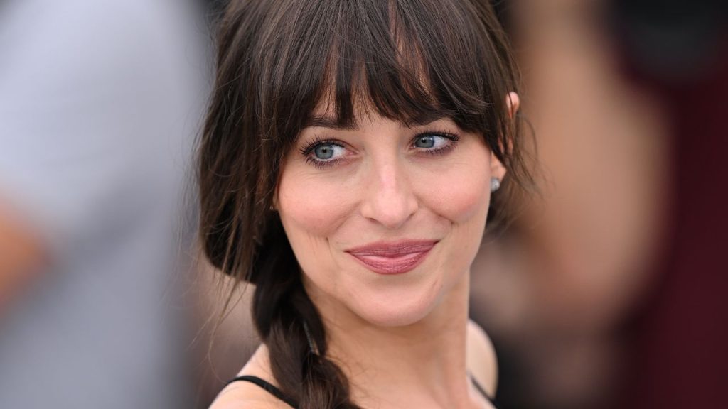 Dakota Johnson's ‘BB Cream Nails’ Are Perfect for Minimalists