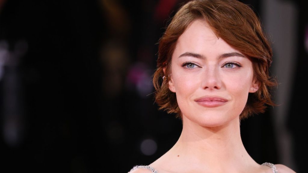 Emma Stone's New ‘Spiced Sienna’ Hair Is the Perfect Copper Shade For PSL Season