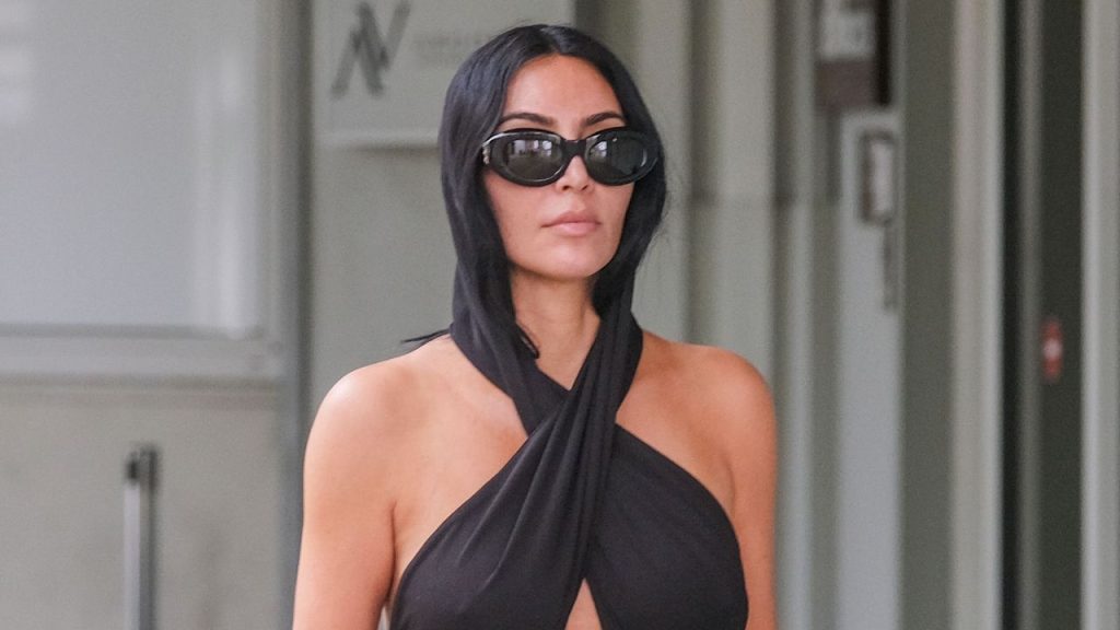In Venice, Kim Kardashian Gives Her Airport Look a Glamorous Twist
