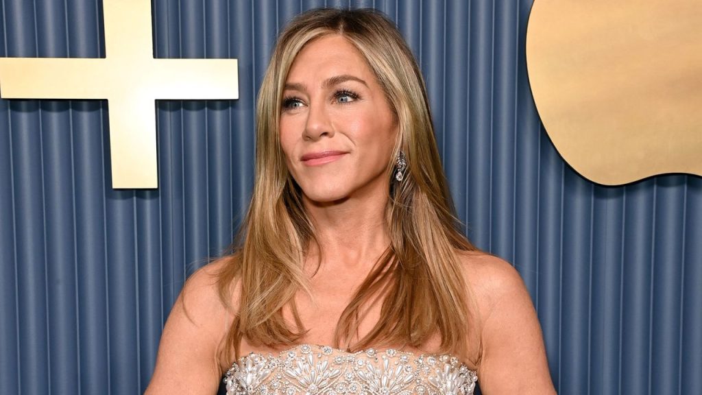 Jennifer Aniston’s New Money-Piece Highlights Are a Master Class in Soft Shaping
