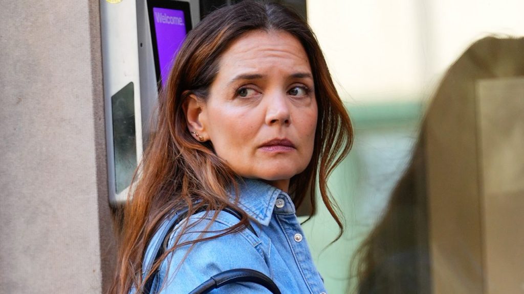 Katie Holmes Is Resurrecting This 2005 It Girl Bag, and We’re Obsessed