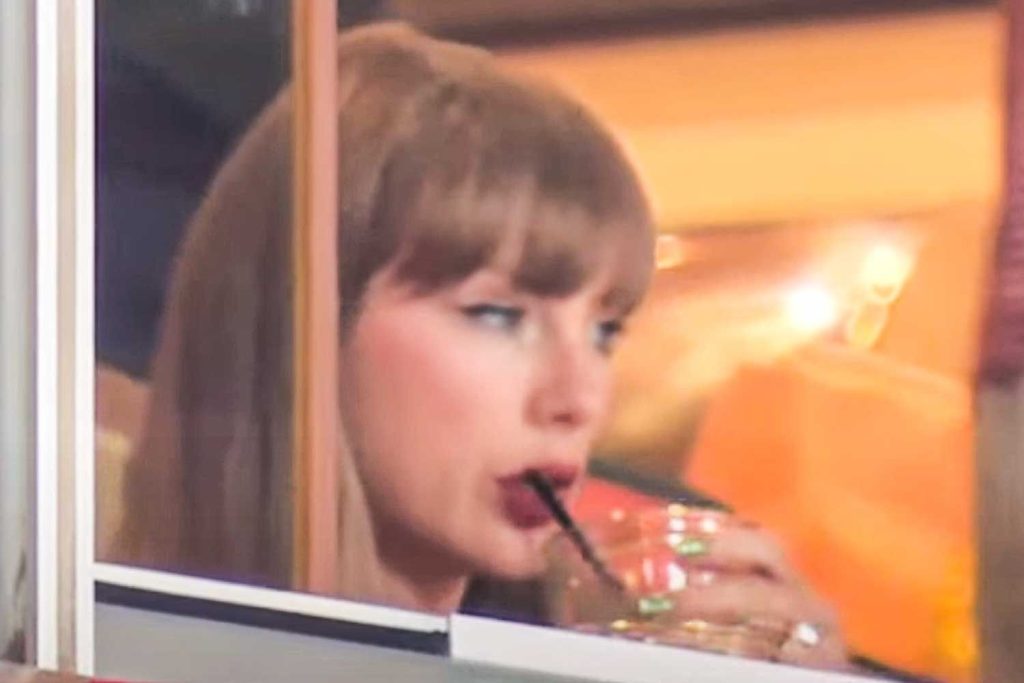 Taylor Swift's Engagement Ring Makes Public Debut at Game with Travis Kelce