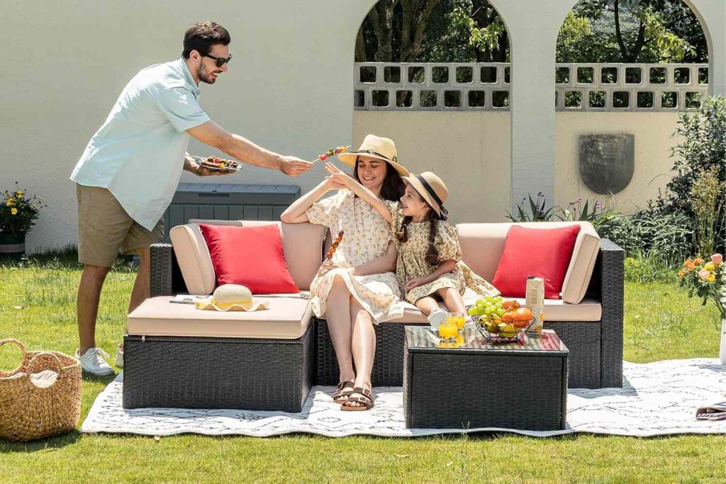 This Patio Furniture Set Under $300 During Amazon's End-of-Summer Sale