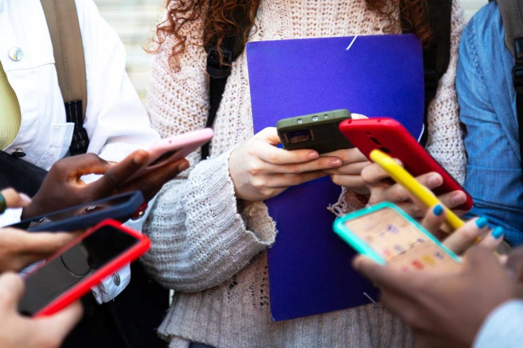 City in Japan Proposes 2-Hour Daily Smartphone Limit for Residents