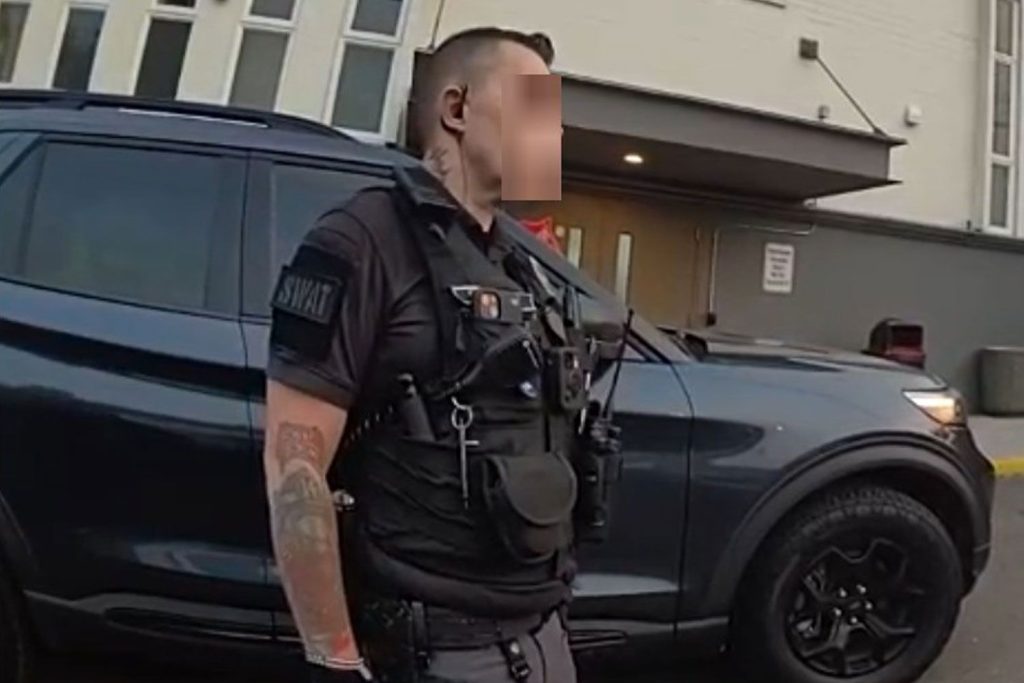 Convicted Felon Accused of Impersonating a Police Officer, Arriving at Emergency Calls