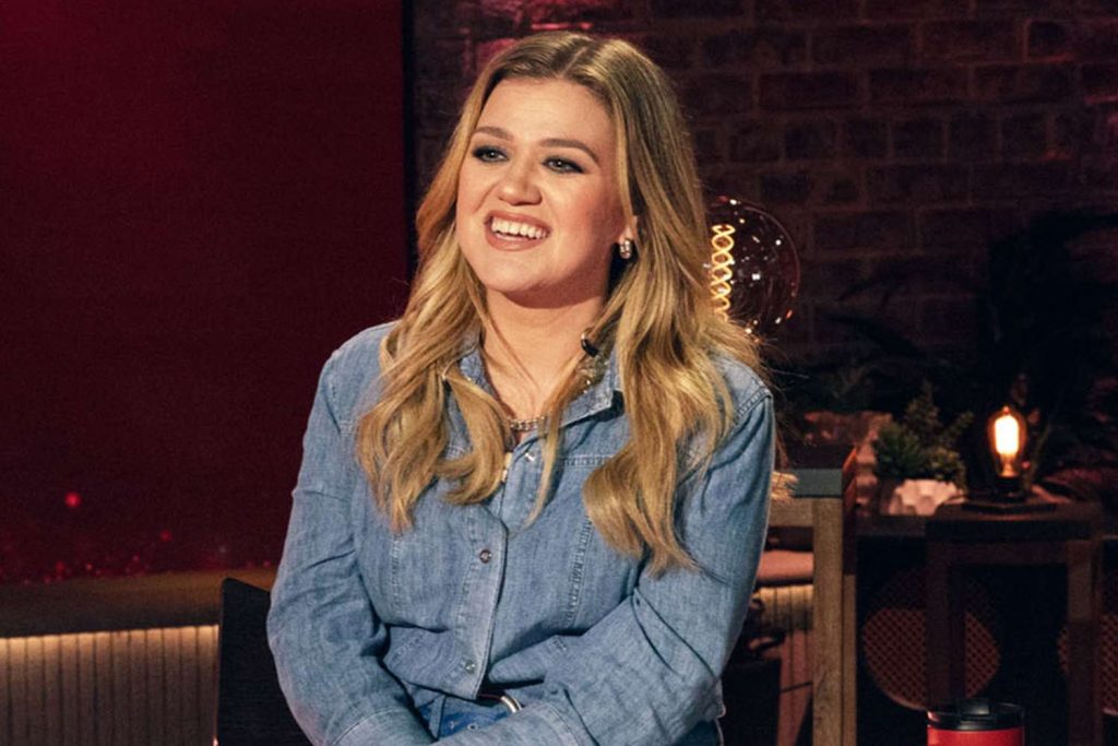 Kelly Clarkson’s Front-Seam Jeans Look Like These Amazon Pairs