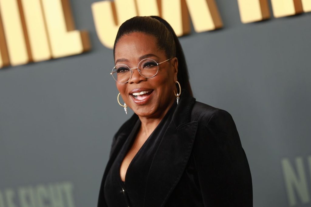 Oprah’s Roomy Cargo Pants Are a Go-To Fall Style