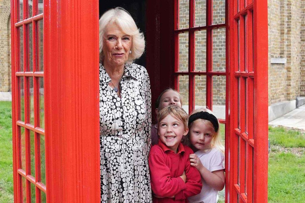 Queen Camilla Crashes the Ultimate British Tourist Photo-Op