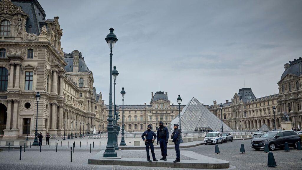 A Louvre Expert Explains That the “Egos” Who Built the Museum Also Made It Susceptible to a Heist A Louvre Expert Explains That the “Egos” Who Built the Museum Also Made It Susceptible to a Heist