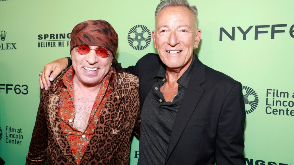 Bruce Springsteen, Steven Van Zandt Perform at the Stone Pony: Watch Bruce Springsteen, Steven Van Zandt Perform at the Stone Pony: Watch