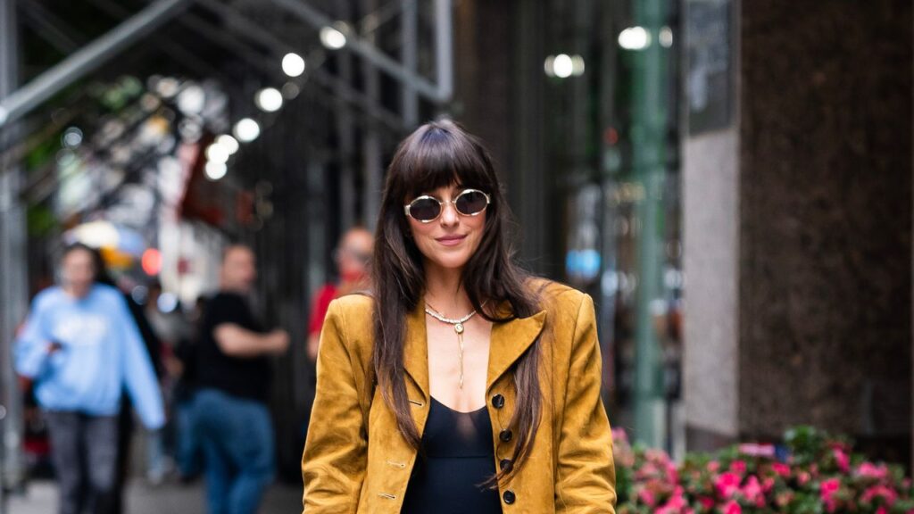 Dakota Johnson Just Revealed Her Favorite Jeans That ‘Always Look Good’ Dakota Johnson Just Revealed Her Favorite Jeans That ‘Always Look Good’
