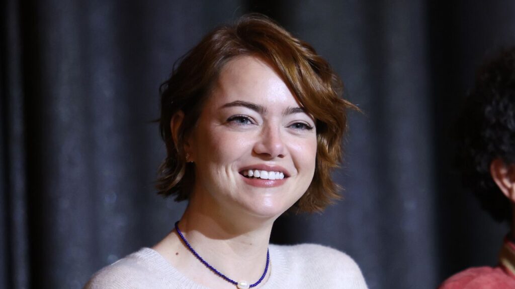 Emma Stone Proves Your Baggy Fall Sweater’s Best Companion Is a Silk Miniskirt Emma Stone Proves Your Baggy Fall Sweater's Best Companion Is a Silk Miniskirt