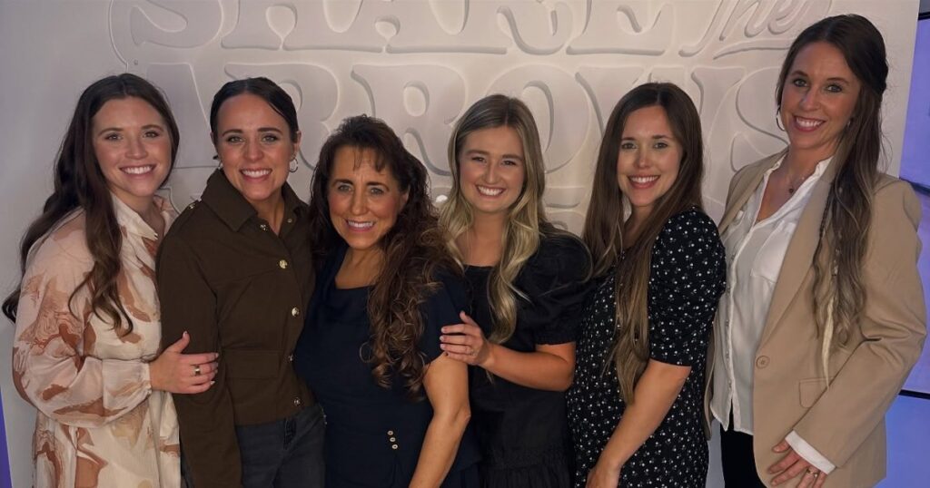 Jill and Jinger Duggar Reunite With Mom Michelle and Sisters in Rare Photo