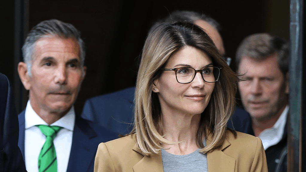 Mossimo Giannulli and Lori Loughlin in 2019.