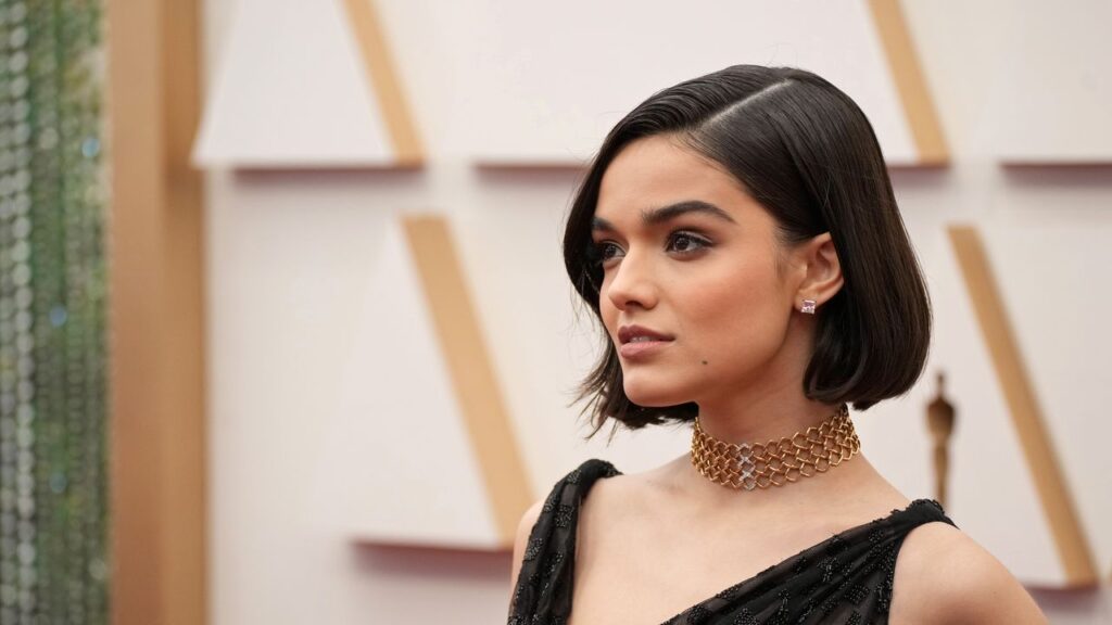 Rachel Zegler’s Jeans Combine Three Fall Denim Trends in One Rachel Zegler's Jeans Combine Three Fall Denim Trends in One