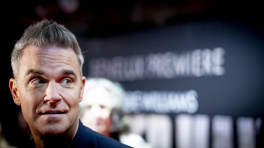 Robbie Williams Says He Suffers From “Inside Tourette’s”