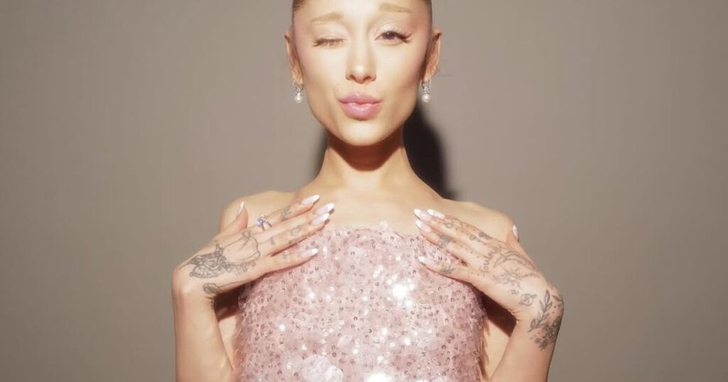 Ariana Grande Does ‘Glinda Goes Disco’ for ‘Wicked’ Singapore Premiere Ariana Grande Does 'Glinda Goes Disco' for 'Wicked' Singapore Premiere