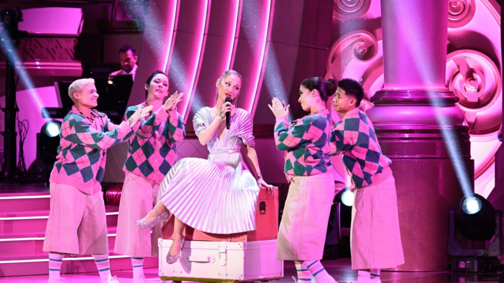 Ariana Grande Teases Non-Broadway Related Stage Performance Plans