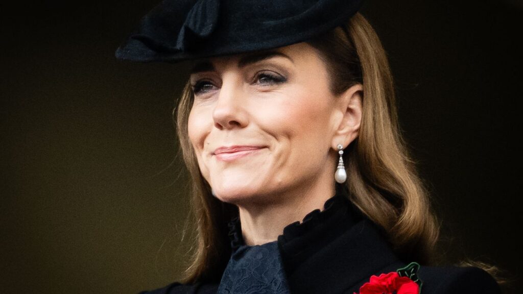 Because of Kate Middleton, We Only Want to Wear Scarves Like This Because of Kate Middleton, We Only Want to Wear Scarves Like This