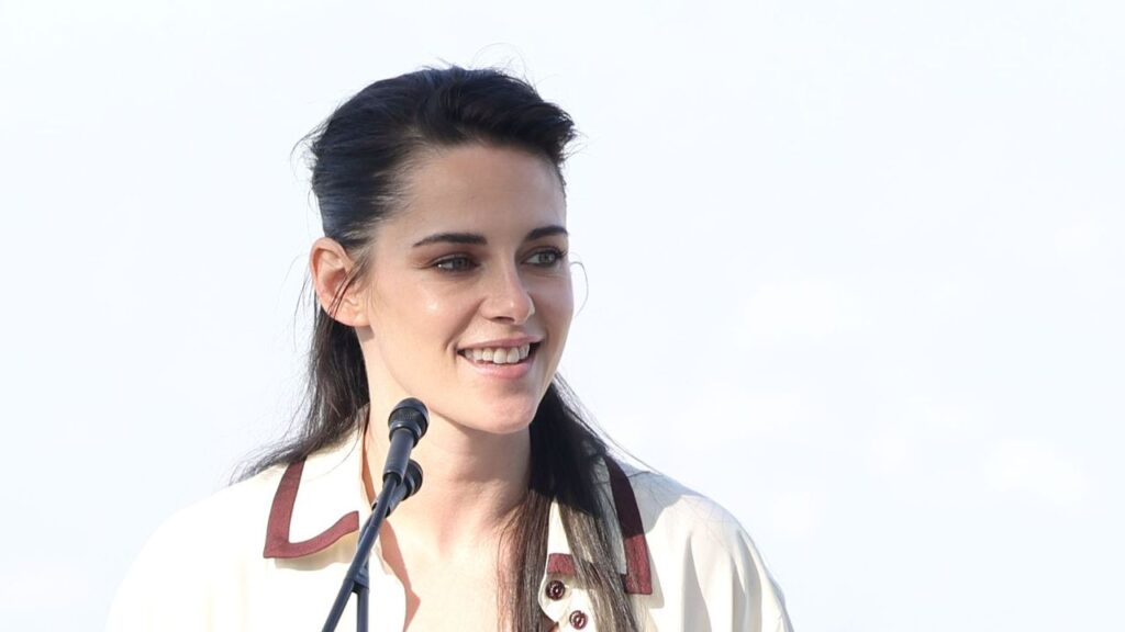 Kristen Stewart Lets Loose in Fiery Speech: Hollywood Is “In a State of Emergency” Kristen Stewart Lets Loose in Fiery Speech: Hollywood Is “In a State of Emergency”