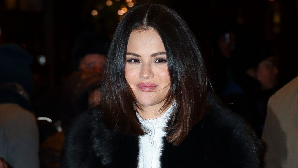 Selena Gomez Ditches Bridal White to Wear This Winter’s Most Popular Coat Selena Gomez Ditches Bridal White to Wear This Winter's Most Popular Coat