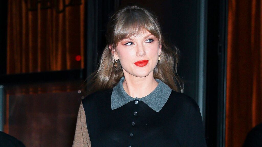 Taylor Swift Doubles Down on a Distinct Fall Bag Shape That Fits All Budgets
