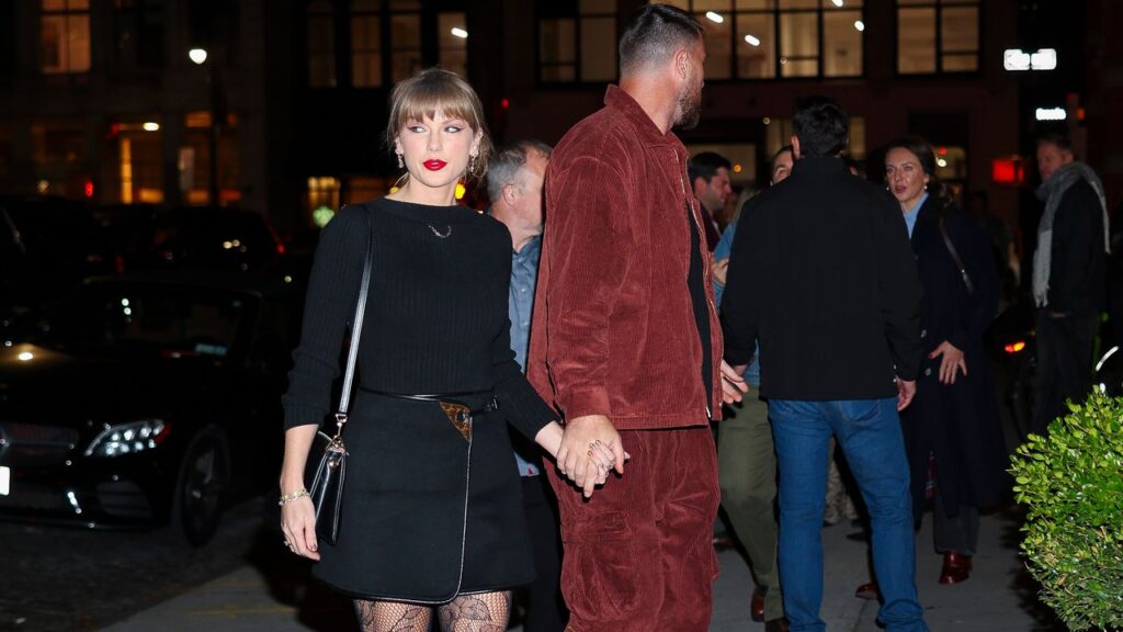 Taylor Swift’s Favorite Fall Boots Go Best With a Tight Little Skirt Taylor Swift's Favorite Fall Boots Go Best With a Tight Little Skirt