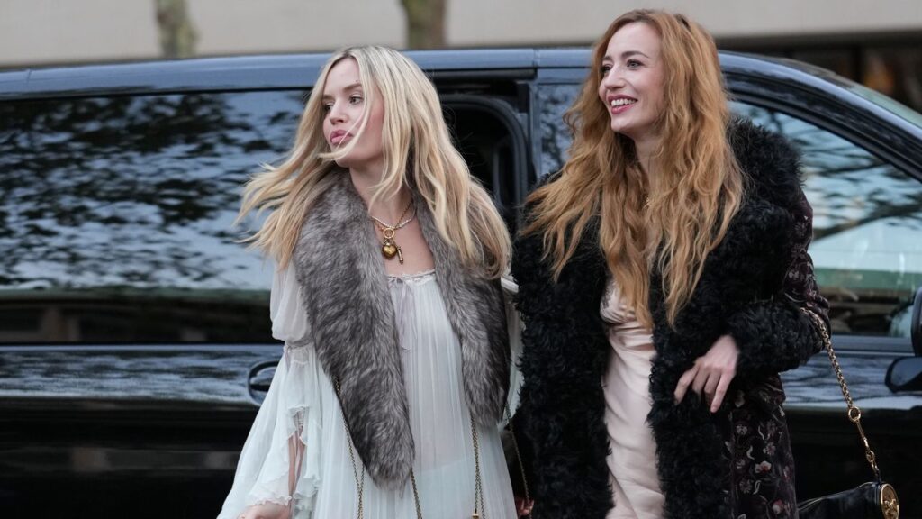 This Bag Micro-Trend Is a Charming Addition to Any Winter Look This Bag Micro-Trend Is a Charming Addition to Any Winter Look