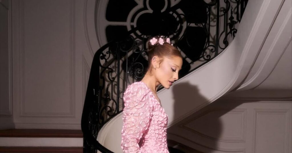 Ariana Grande’s Final Glinda Gown Is a Piece of Couture History Ariana Grande’s Final Glinda Gown Is a Piece of Couture History
